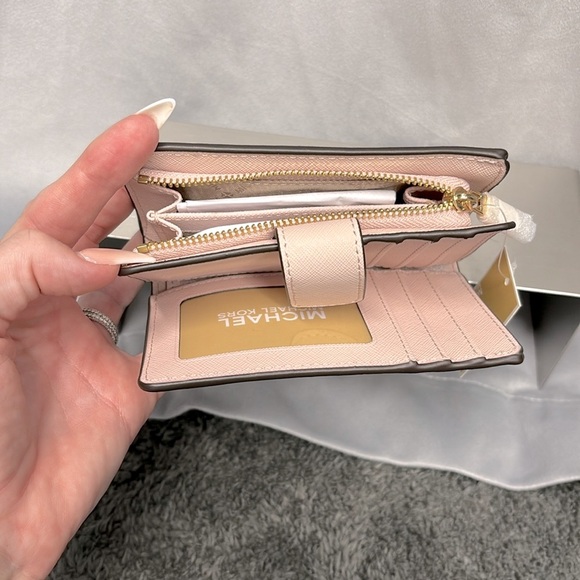 NWT Michael Kors bifold zip wallet light blush pink leather - Picture 5 of 5